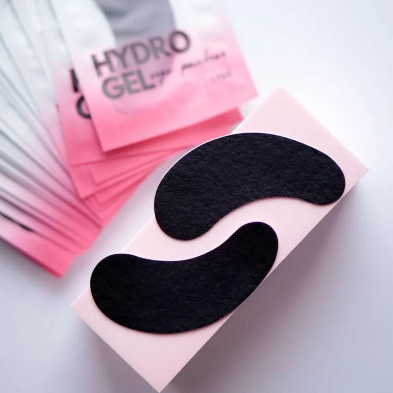 Black hydrogel under-eye patches for UV Pimp My Lashes